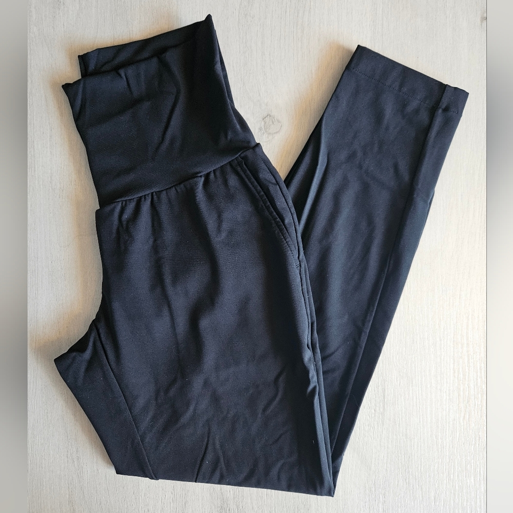 Thyme Maternity black ankle pants